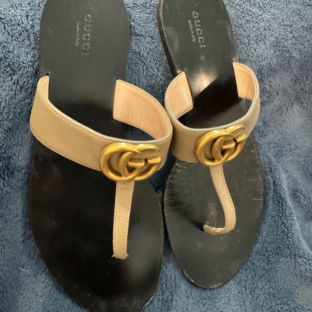Gucci Beige Leather GG Thong Sandals with Gold Hardware